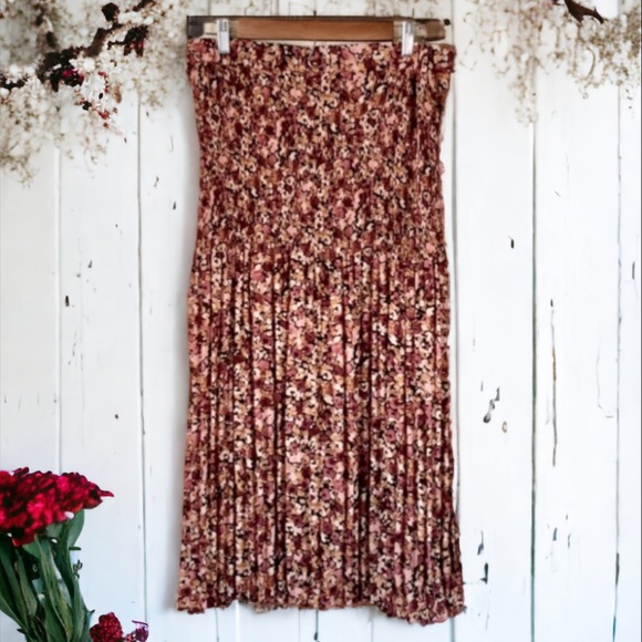 BLACK TAPE FLORAL PLEATED SKIRT SIZE 16 - Picture 3 of 10